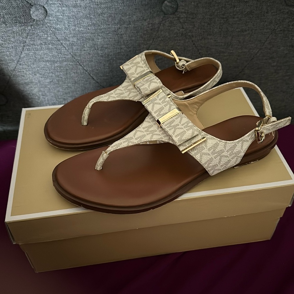 Michael Kors Bow Thong Sandals